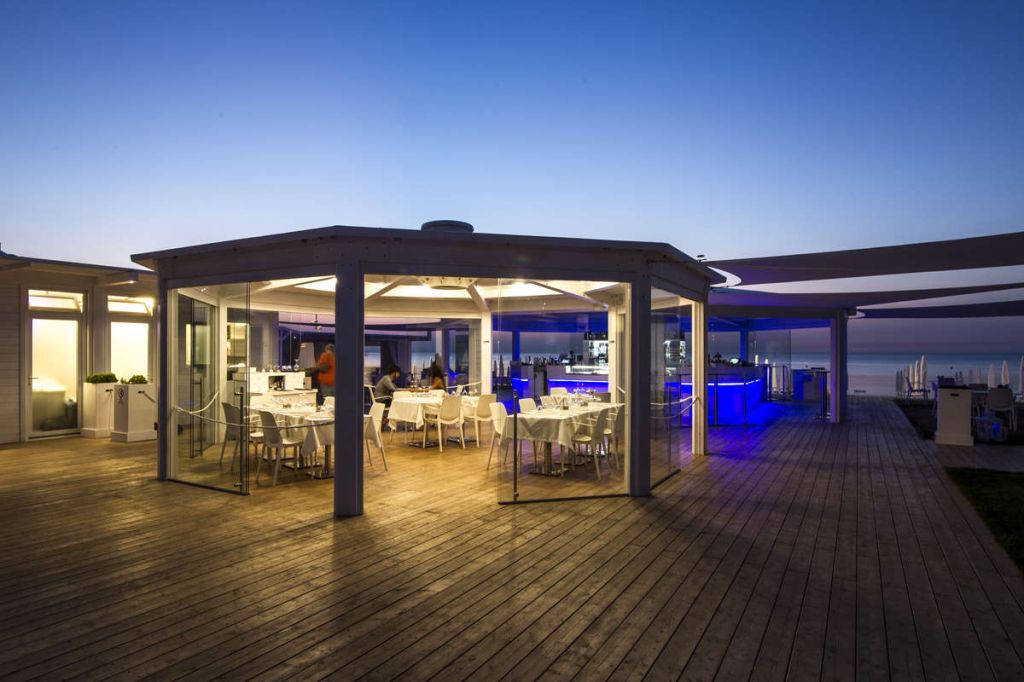 Oktàgona beach & restaurant 