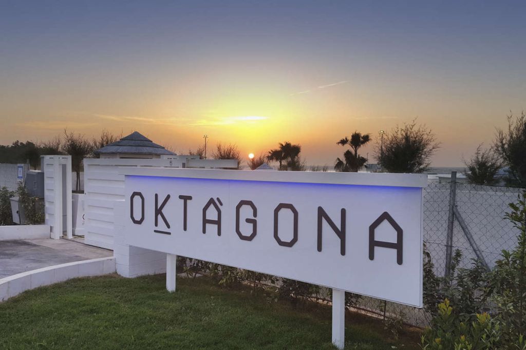 Oktàgona beach & restaurant 